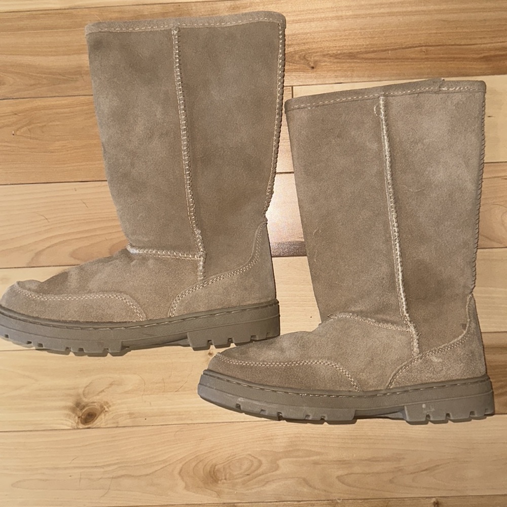 Melrose Ave suede booties 7.5M